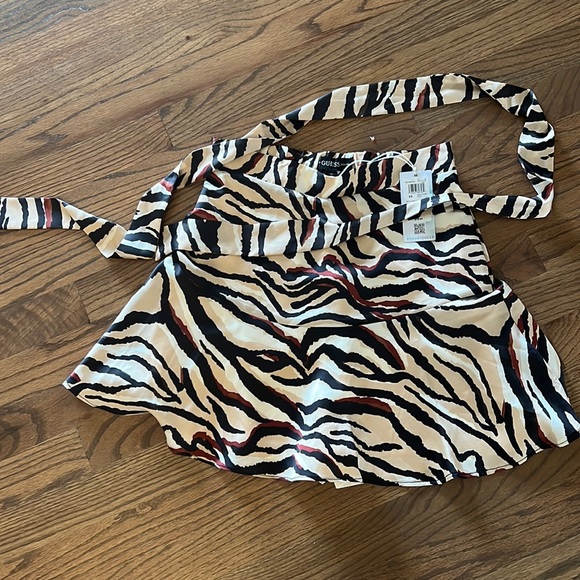 Brand New guess satin material skort. - Picture 1 of 4